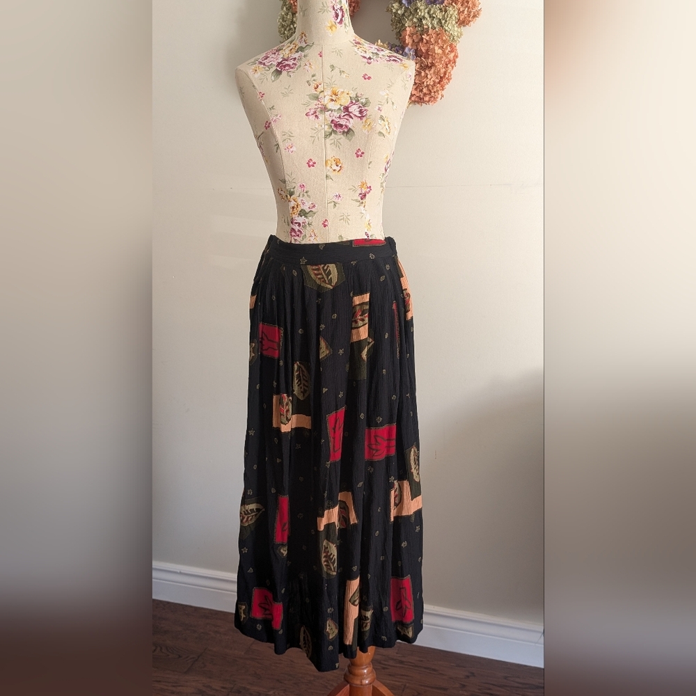 Della Spiga elegant Black and Red‎ geometric  Patterned Skirt